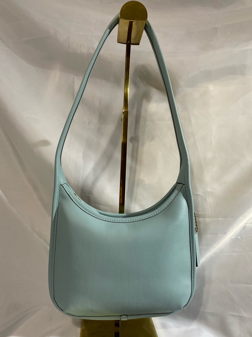 NWT Coach Curve Zip Bag in glove tanned leather